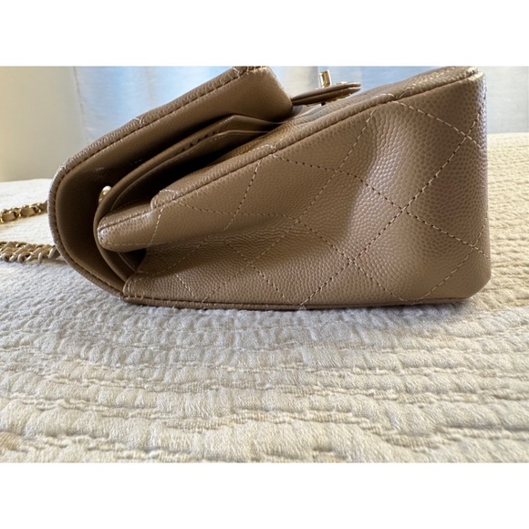 COPY - CHANEL CLASSIC DOUBLE FLAP MEDIUM CAVIAR LEATHER - LIKE NEW CONDITION - Picture 5 of 16